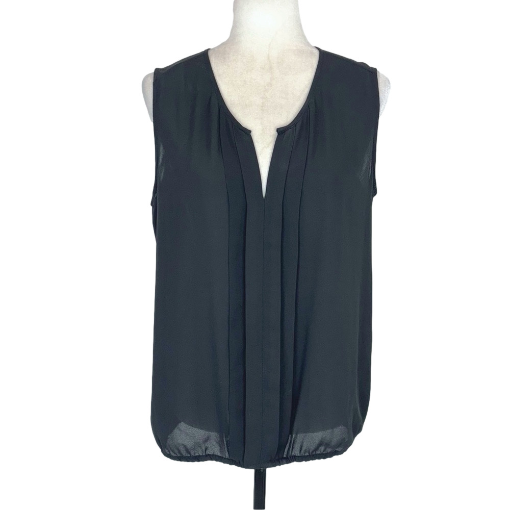 RW&CO black sleeveless blouse